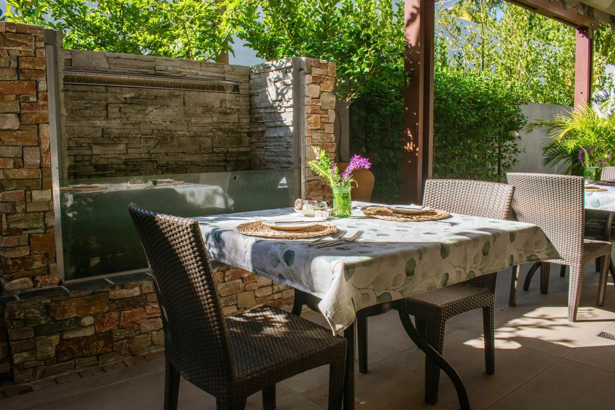 5 Seasons Guest House Стелленбос Экстерьер фото