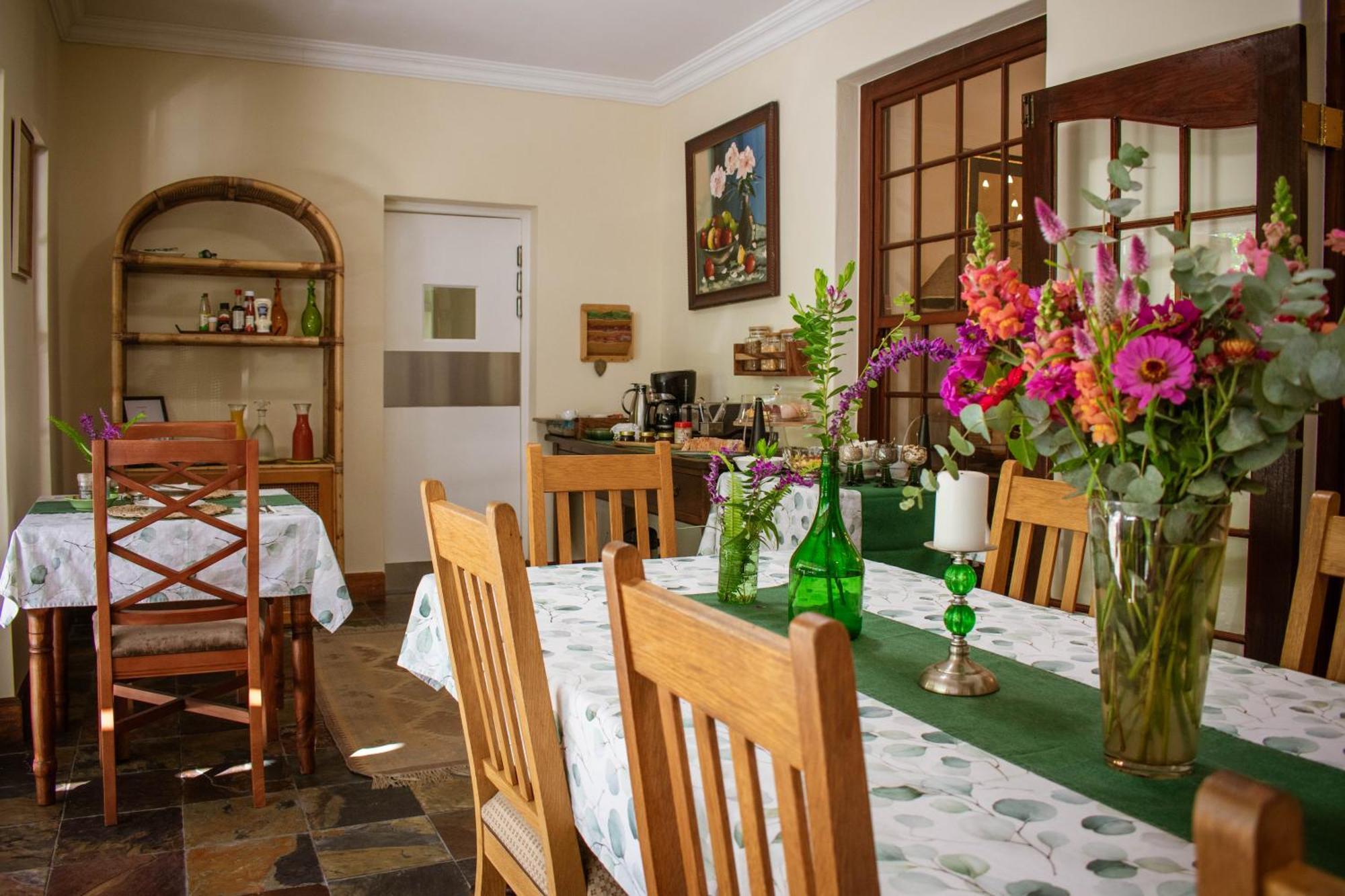 5 Seasons Guest House Стелленбос Экстерьер фото